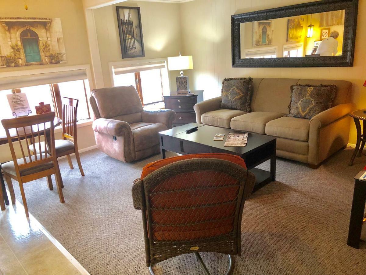 Galena Penthouse Overlooking Main Street With Free Off Street Parking Extérieur photo