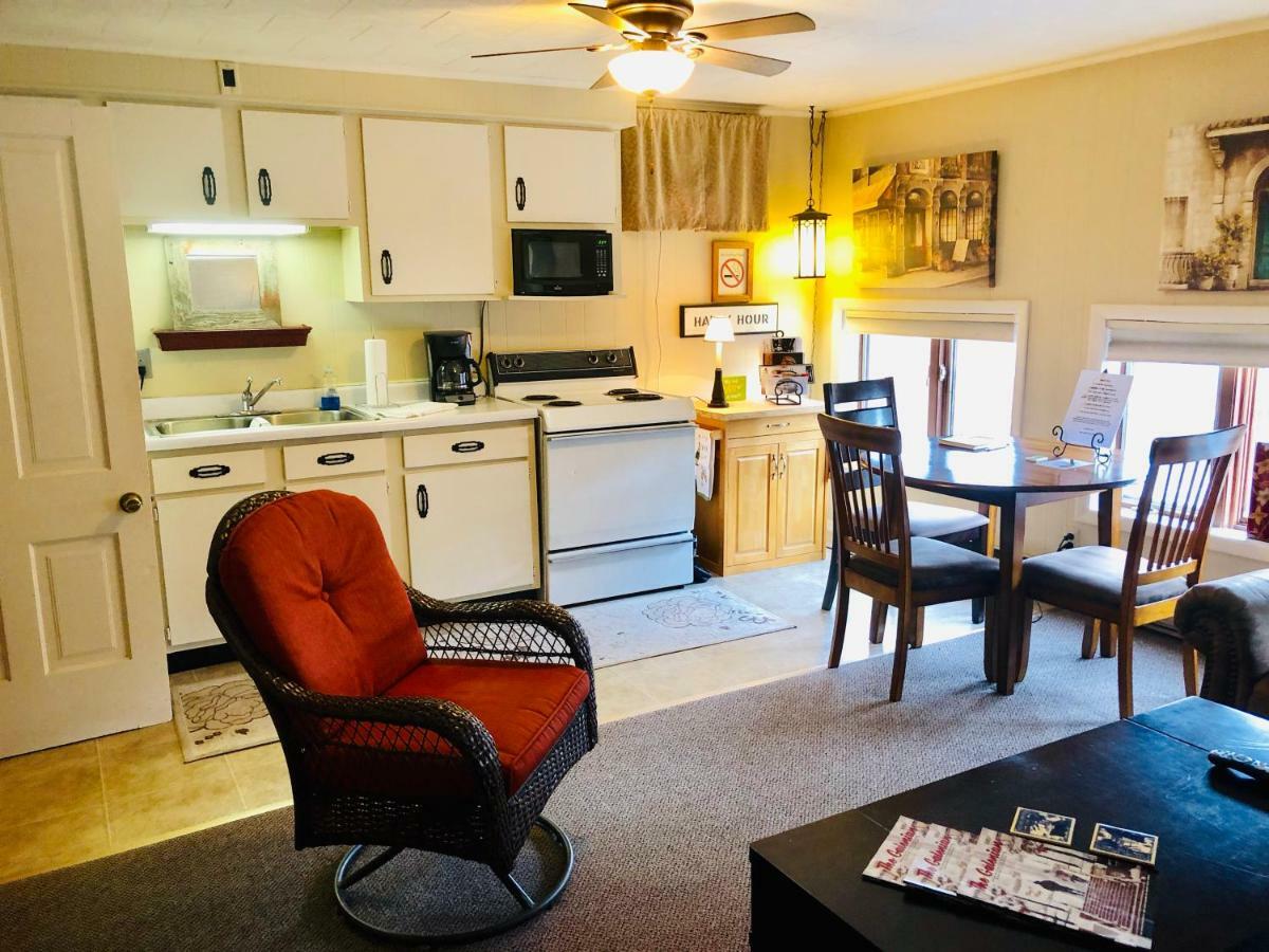 Galena Penthouse Overlooking Main Street With Free Off Street Parking Extérieur photo